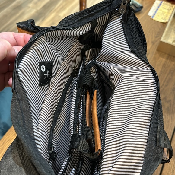 PKG backpack with laptop sleeve - Picture 8 of 12